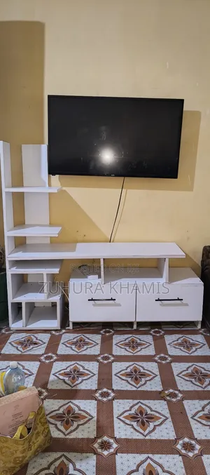 Modern Tv Stand – Very Clean Condition