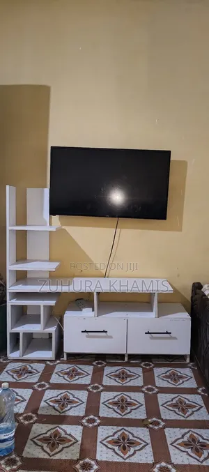 Modern Tv Stand – Very Clean Condition