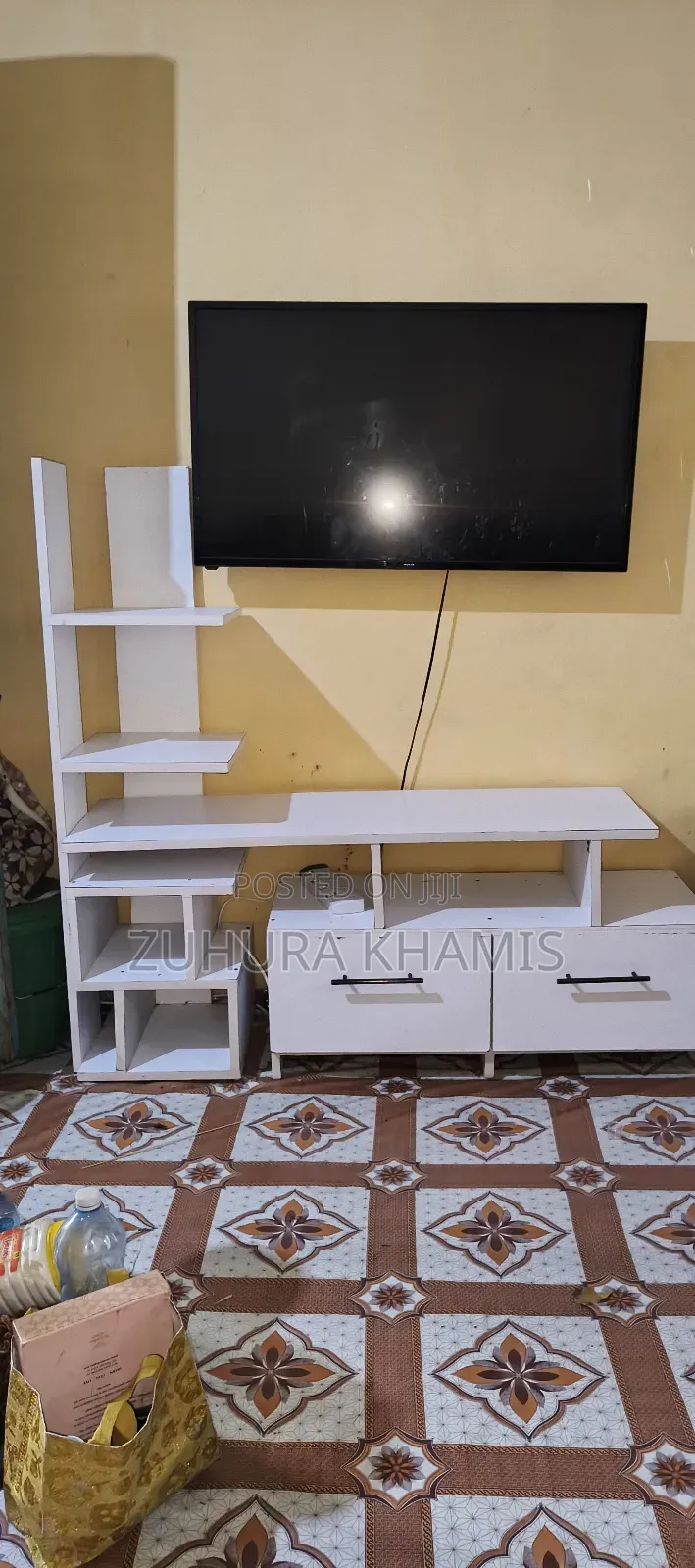 Modern Tv Stand – Very Clean Condition