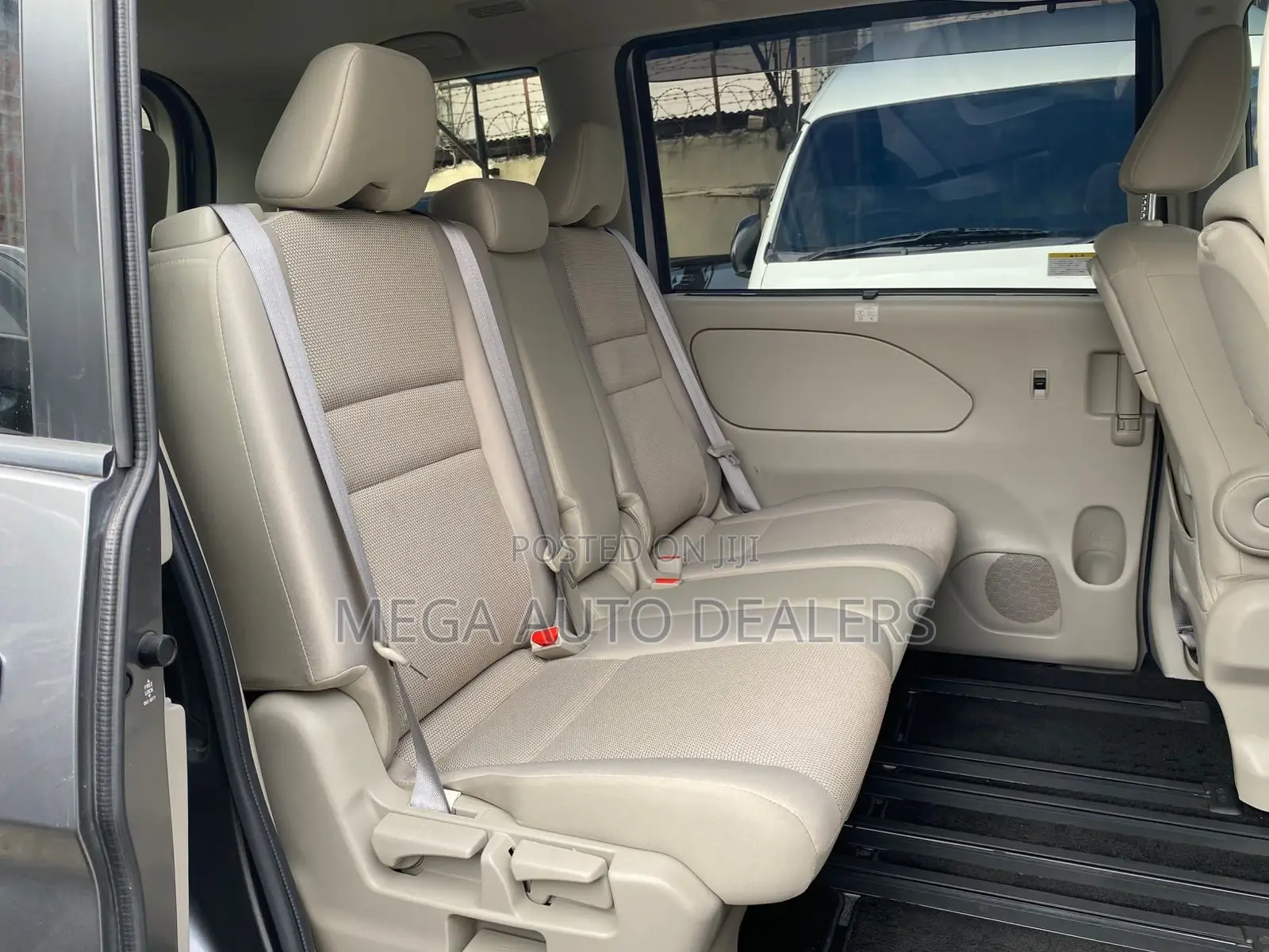 Nissan Serena 2018 Gray