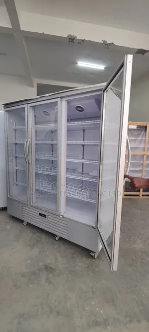 3 Door Showcase Chiller