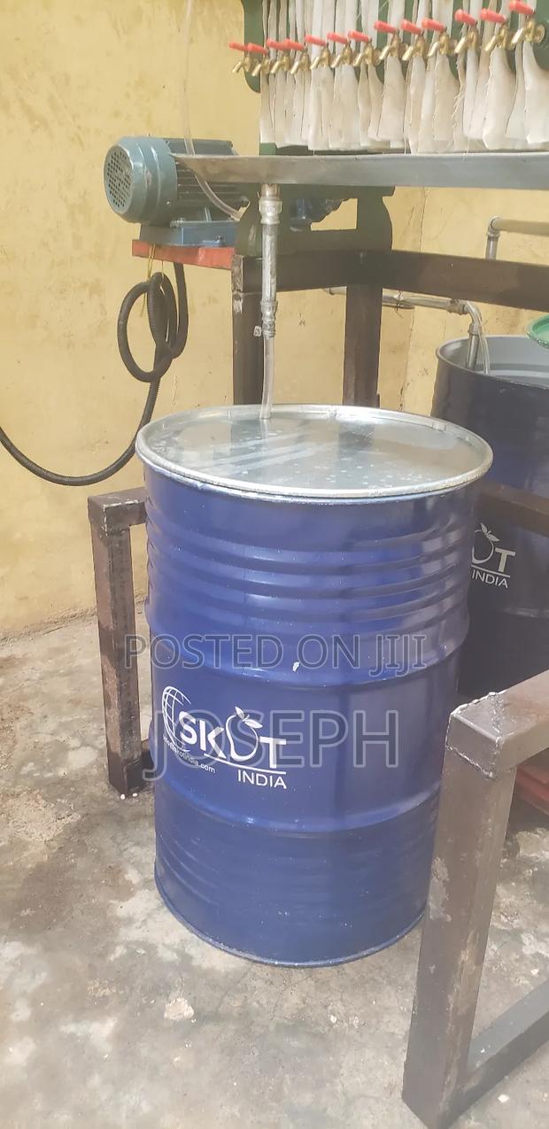 Crude Macadamia Oil - main view