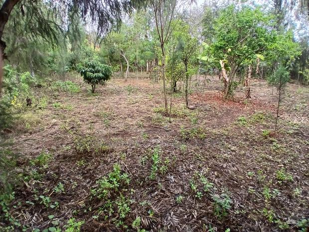 Prime 1/4 Acre Plot in Upper Matasia. Deal Price - thumbnail 5