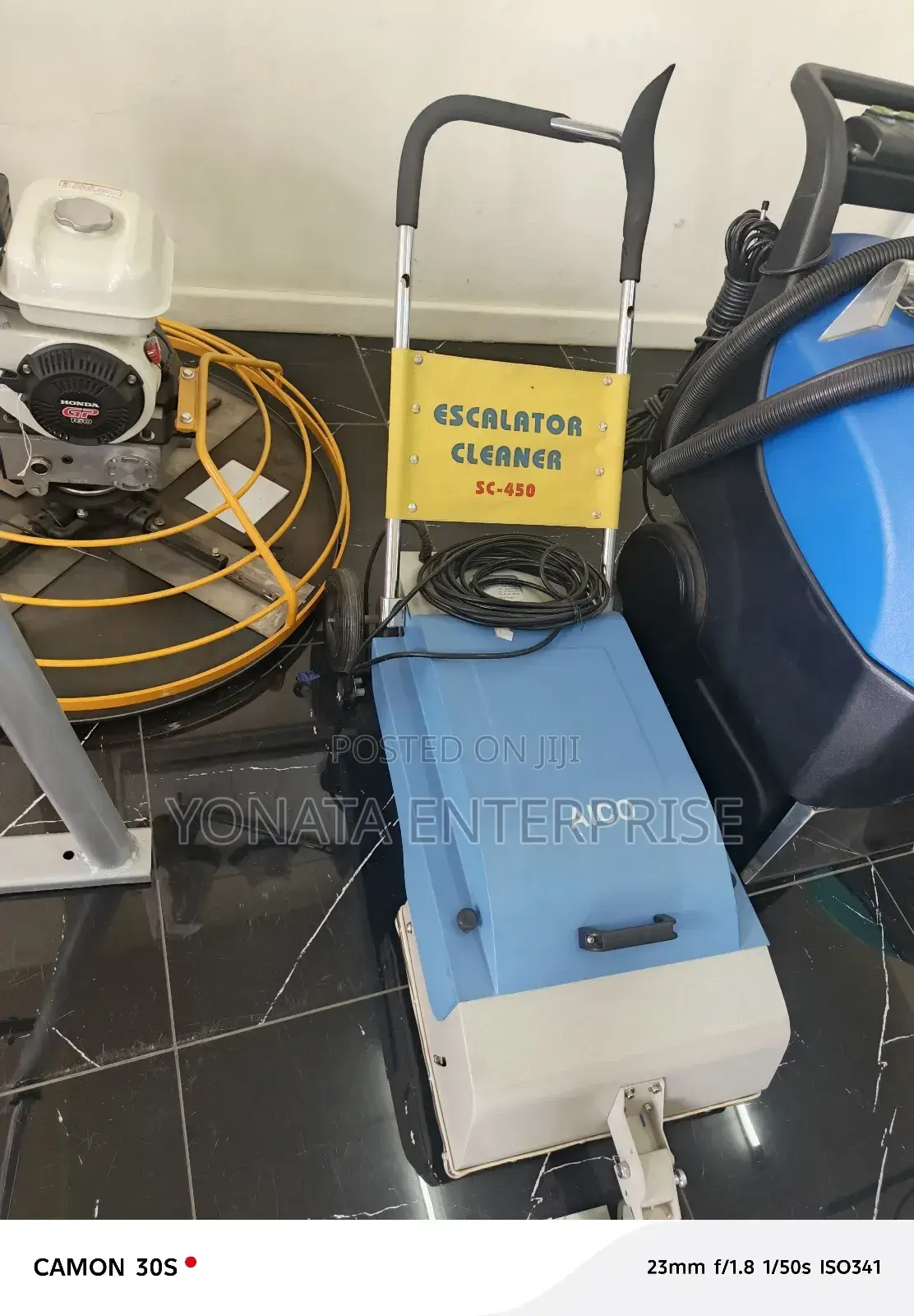 Escalator Cleaner