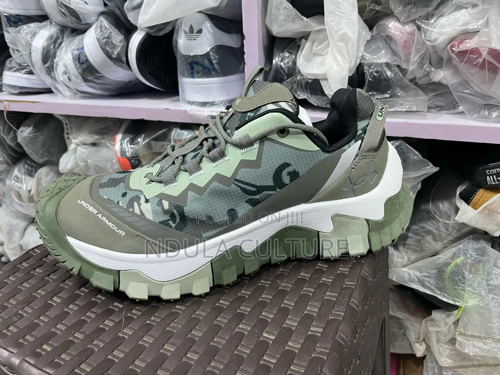 Undr Armor Hike Boots