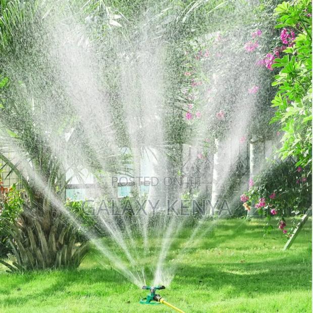 3 Arm Garden Sprinkler With 2 Spray Angle Options - thumbnail 2