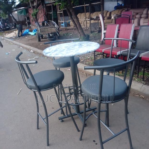 Refined Flat Chairs With R-8