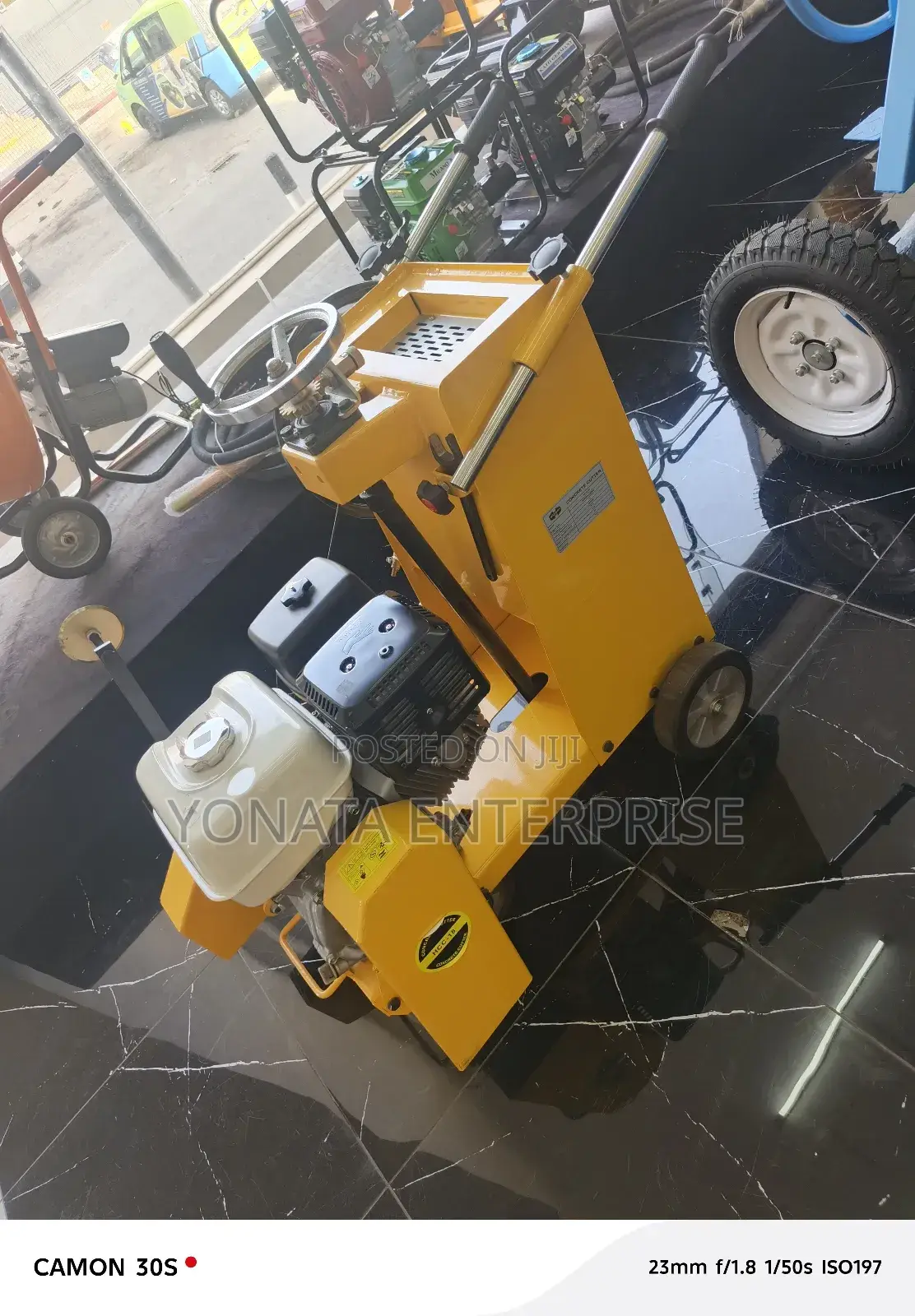 18" Hisaki Concrete Cutter With Gx390 Engine