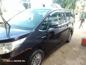 Toyota Esquire 1.8 FWD Hybrid (7 seater) 2017 Maroon