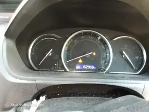 Toyota Esquire 1.8 FWD Hybrid (7 seater) 2017 Maroon