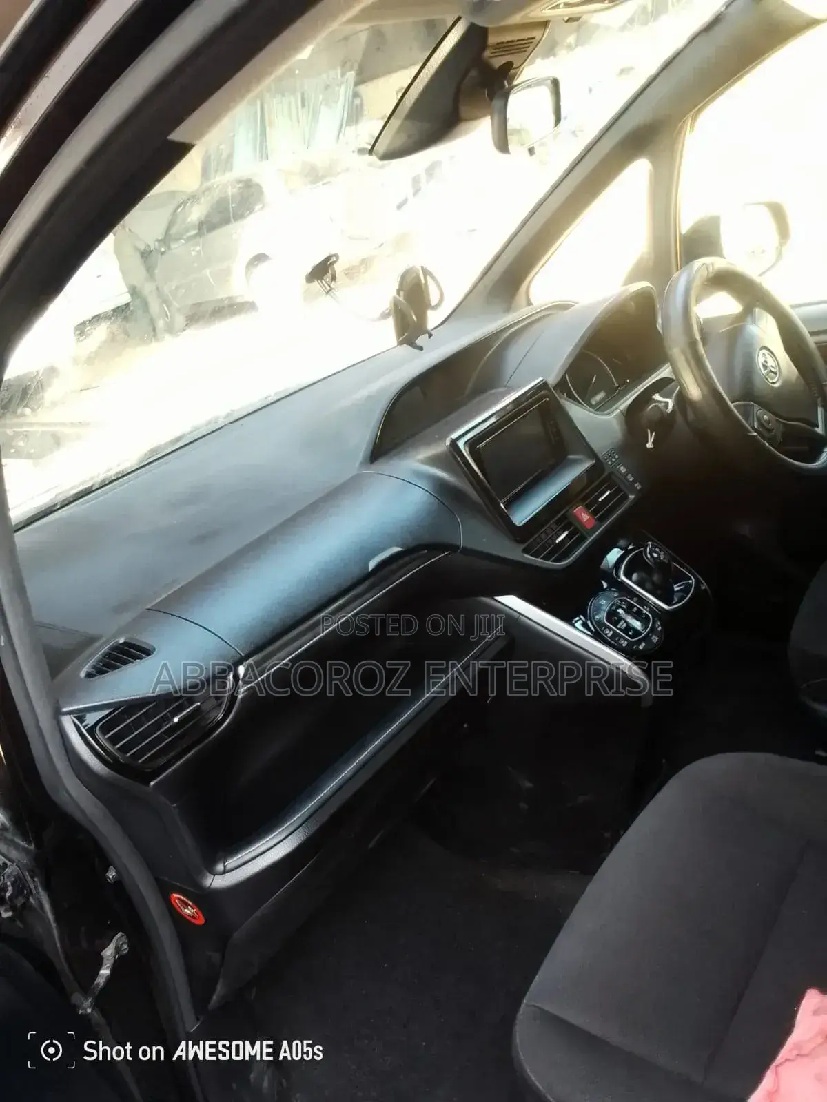 Toyota Esquire 1.8 FWD Hybrid (7 seater) 2017 Maroon