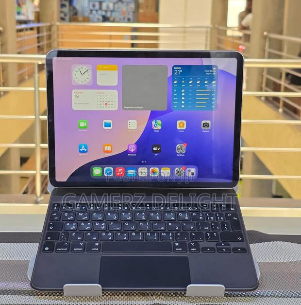 Apple iPad Pro 11 (2024) 128 GB Gray - main view