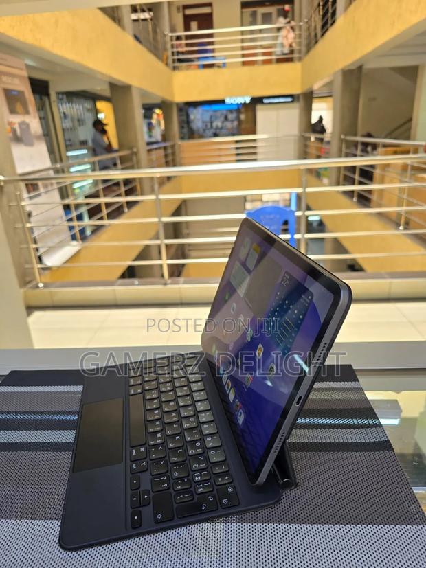 Apple iPad Pro 11 (2024) 128 GB Gray - thumbnail 2