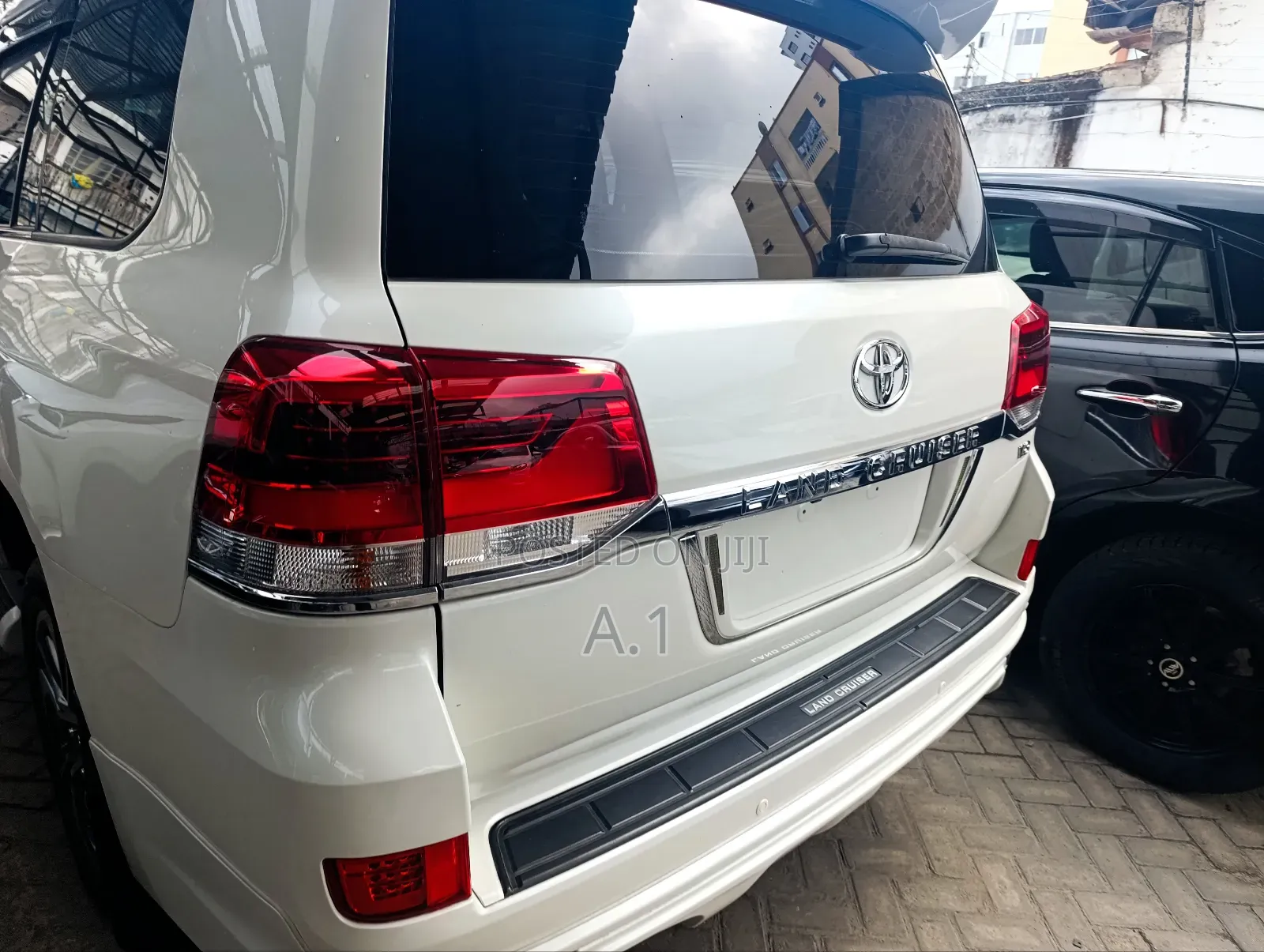 Toyota Land Cruiser 4.6 V8 ZX 2018 White
