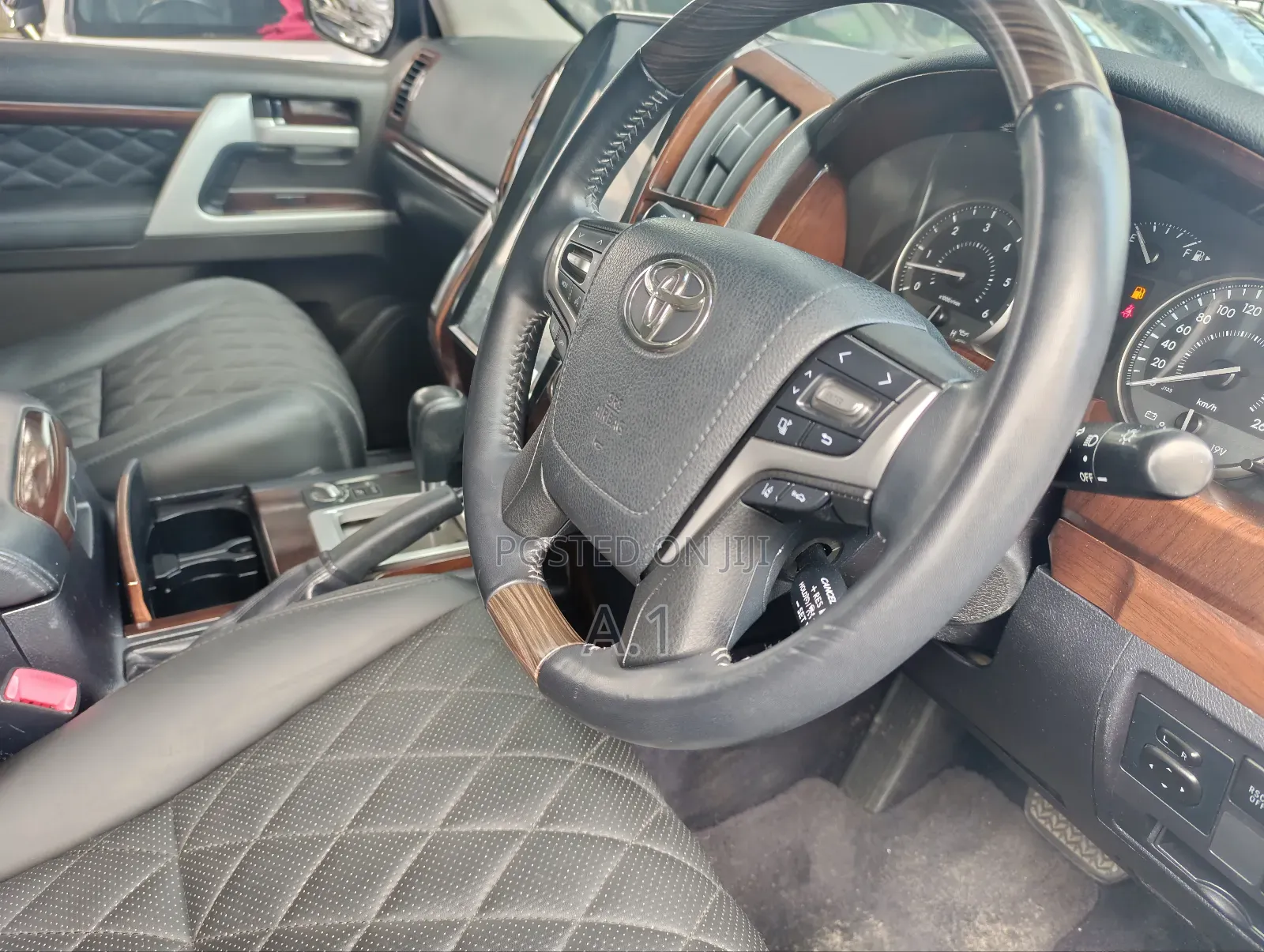 Toyota Land Cruiser 4.6 V8 ZX 2018 White