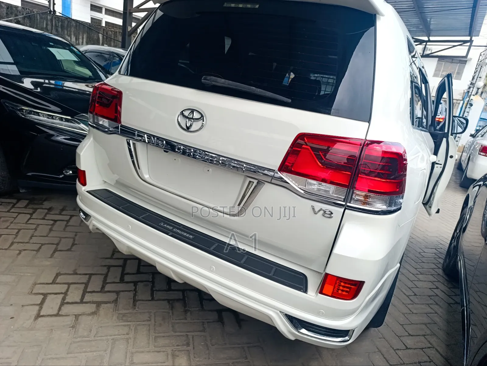 Toyota Land Cruiser 4.6 V8 ZX 2018 White