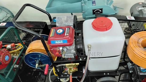 Heavy Duty 60litres Trolley Sprayer With Petrol Engine. - thumbnail 3