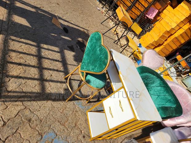 Manicure Table With Green Love Chair