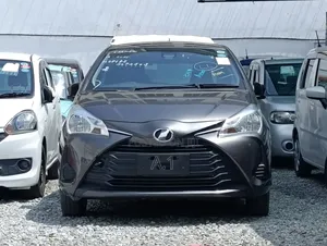 Toyota Vitz 1.3 FWD 5dr 2018 Gray