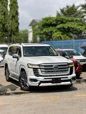 Toyota Land Cruiser LC300 2023 Pearl