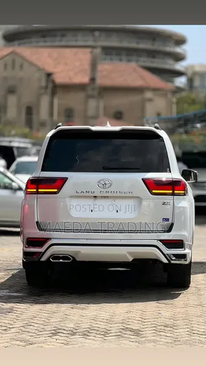 Toyota Land Cruiser LC300 2023 Pearl