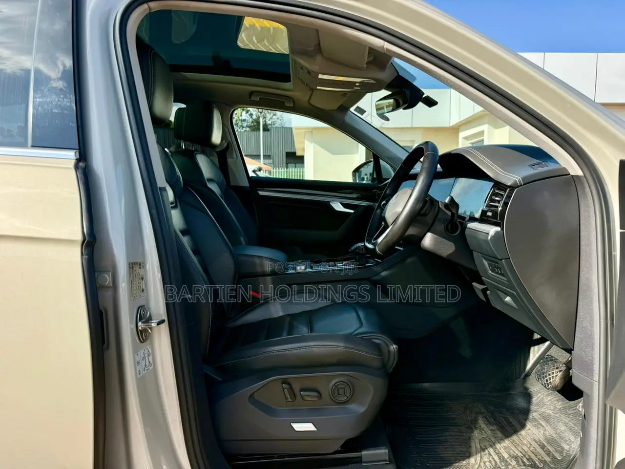 Volkswagen Touareg 2021 White