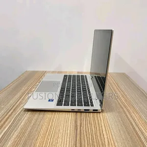 Laptop HP EliteBook 1040 G8 16GB Intel Core i7 SSD 512GB