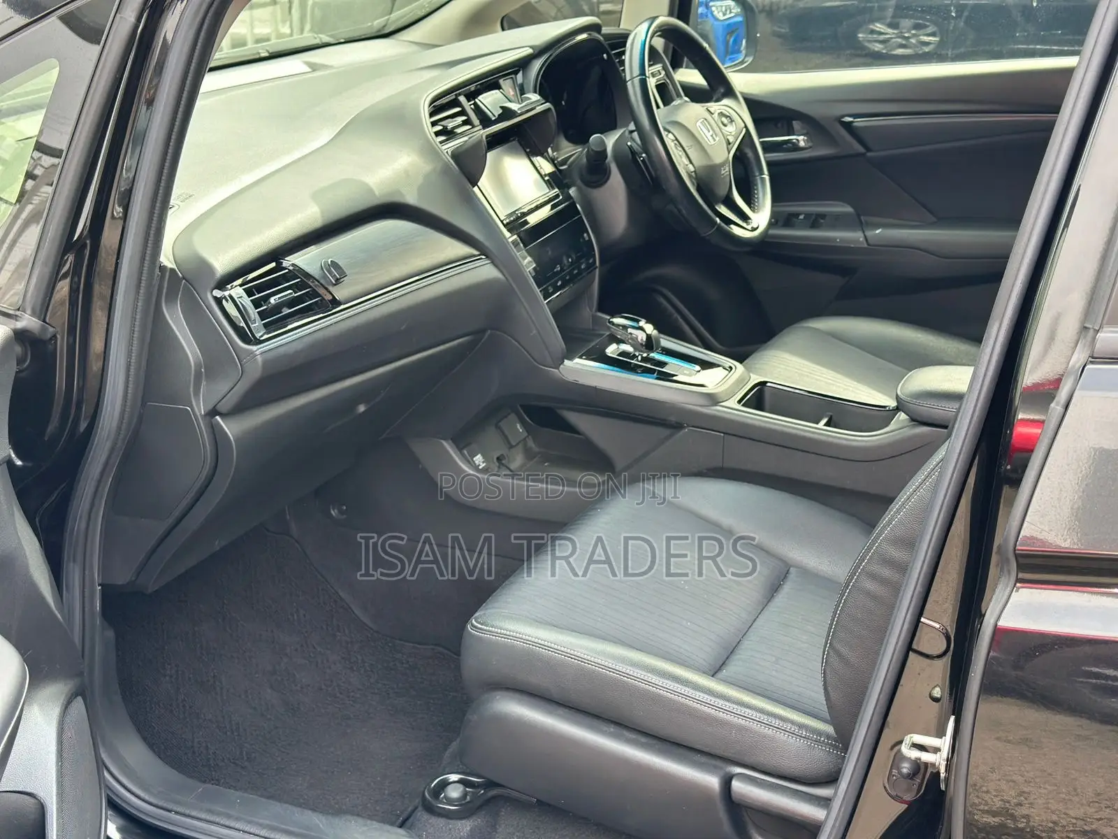 Honda Shuttle 1.5 Hybrid 2WD 2019 Black