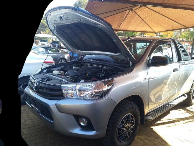 Toyota Hilux Single Cab - thumbnail 2