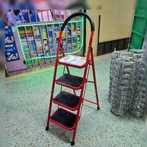 4 Steps Ladder - thumbnail 2