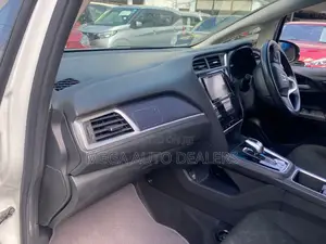 Honda Fit Shuttle 2018 White
