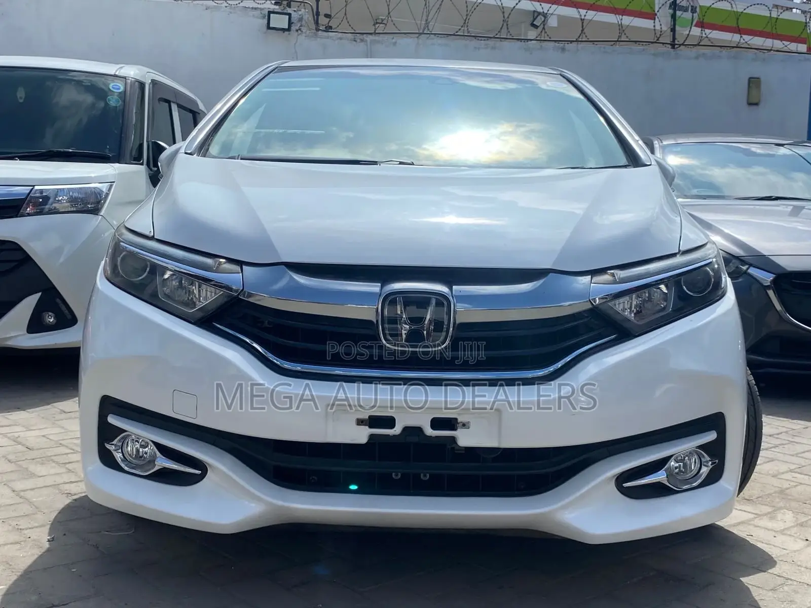 Honda Fit Shuttle 2018 White