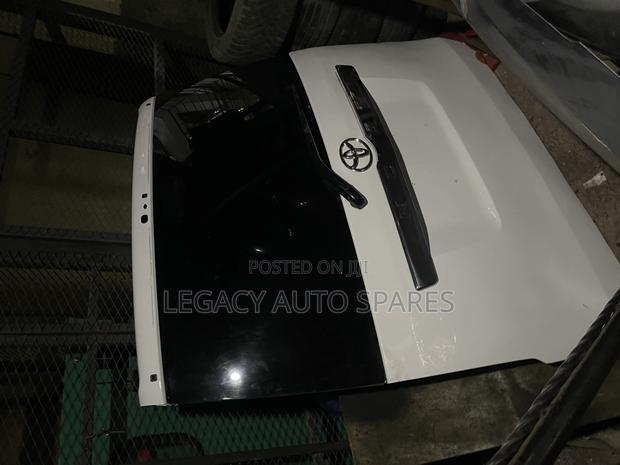 Toyota Noah 2012 Tailgate/Boot - main view