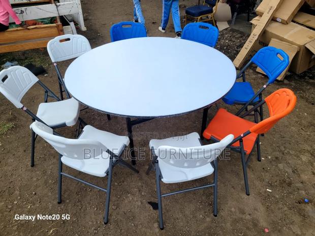 Round Foldable Table With Folding Chairs - main view