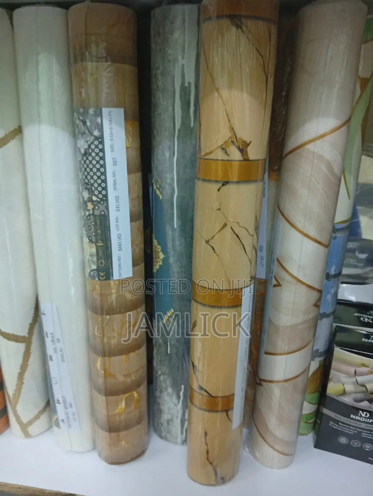 Modern Wallpaper 53cmx9.5m Roll - Wae