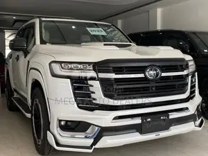 Toyota Land Cruiser LC300 2023 White