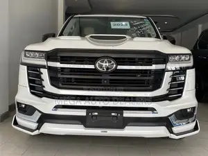 Toyota Land Cruiser LC300 2023 White