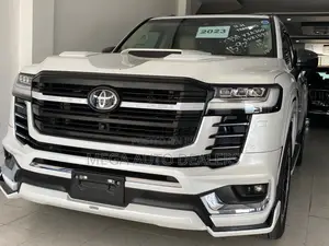 Toyota Land Cruiser LC300 2023 White