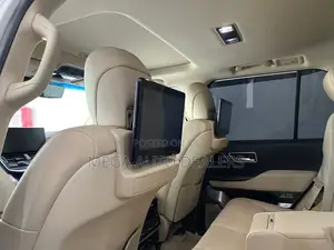 Toyota Land Cruiser LC300 2023 White