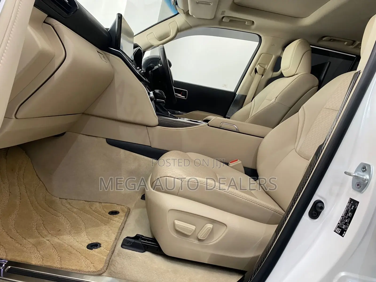 Toyota Land Cruiser LC300 2023 White