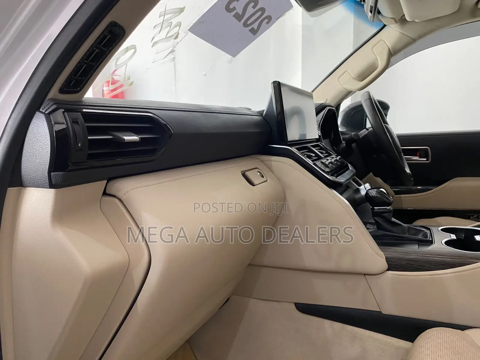 Toyota Land Cruiser LC300 2023 White