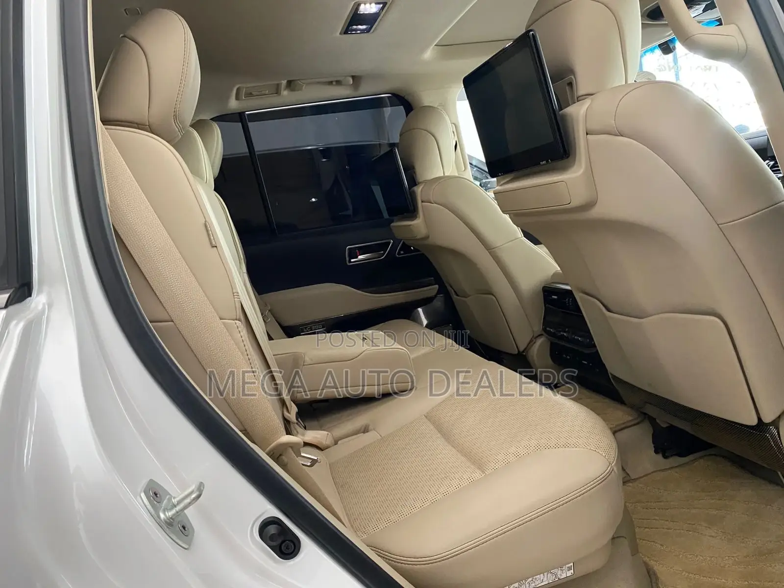 Toyota Land Cruiser LC300 2023 White