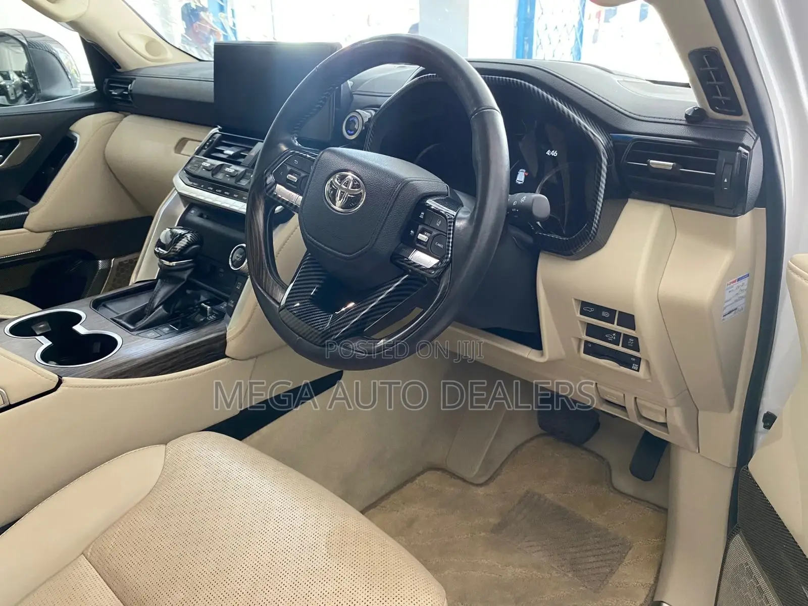 Toyota Land Cruiser LC300 2023 White