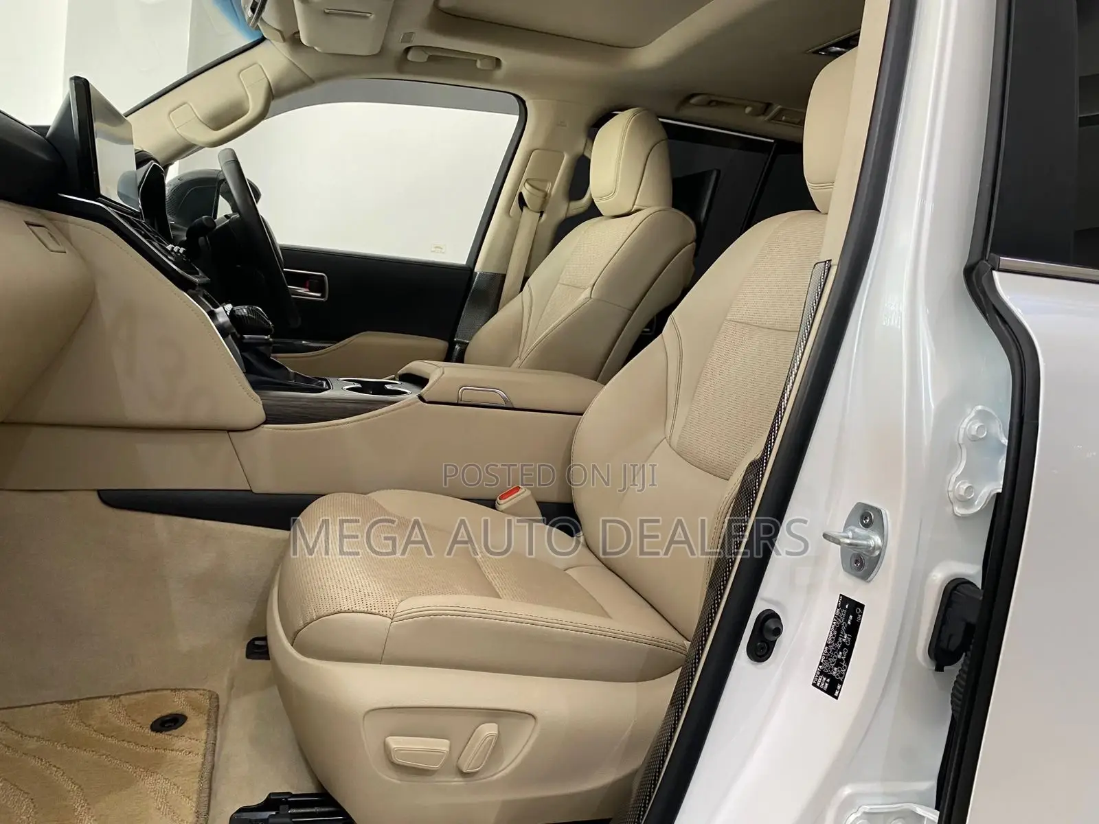 Toyota Land Cruiser LC300 2023 White