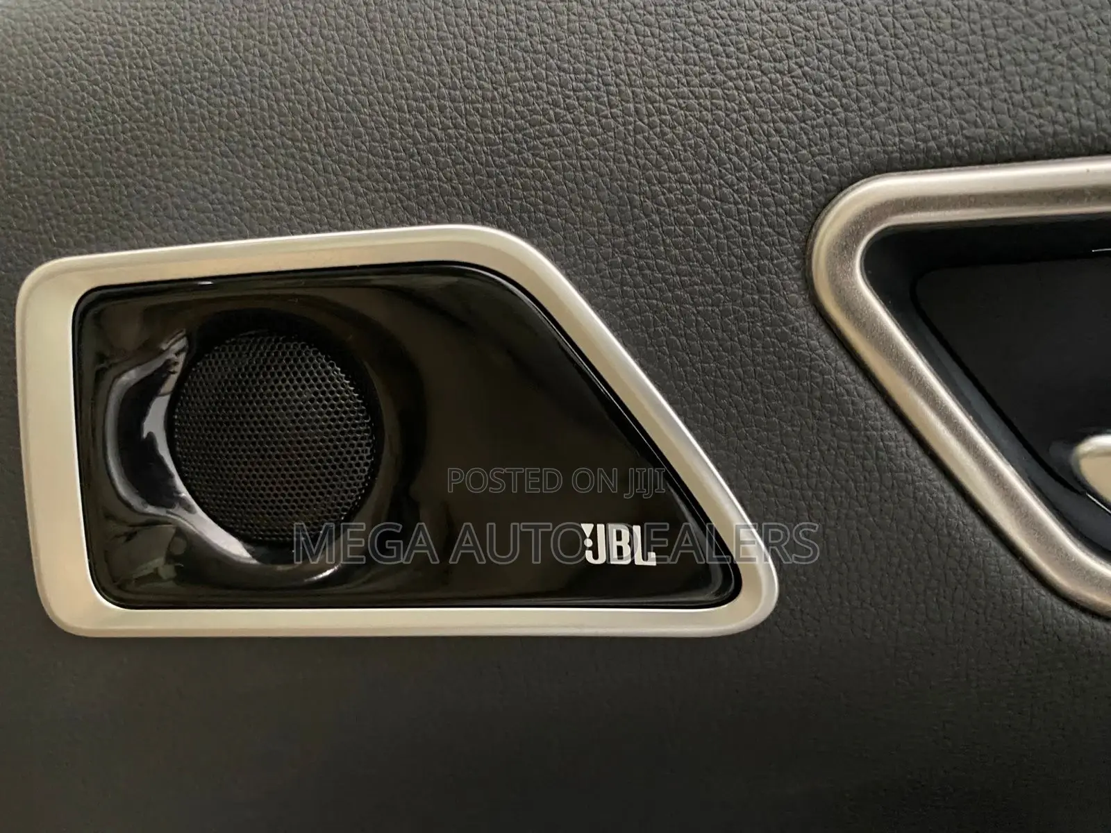 Toyota Land Cruiser LC300 2023 White