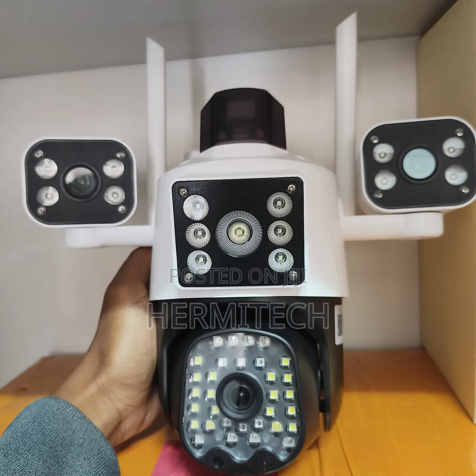 Simple Installation Triple Lens 4g Wifi Electric Model CCTV Camera