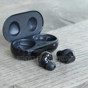 The Samsung Earbuds - thumbnail 2