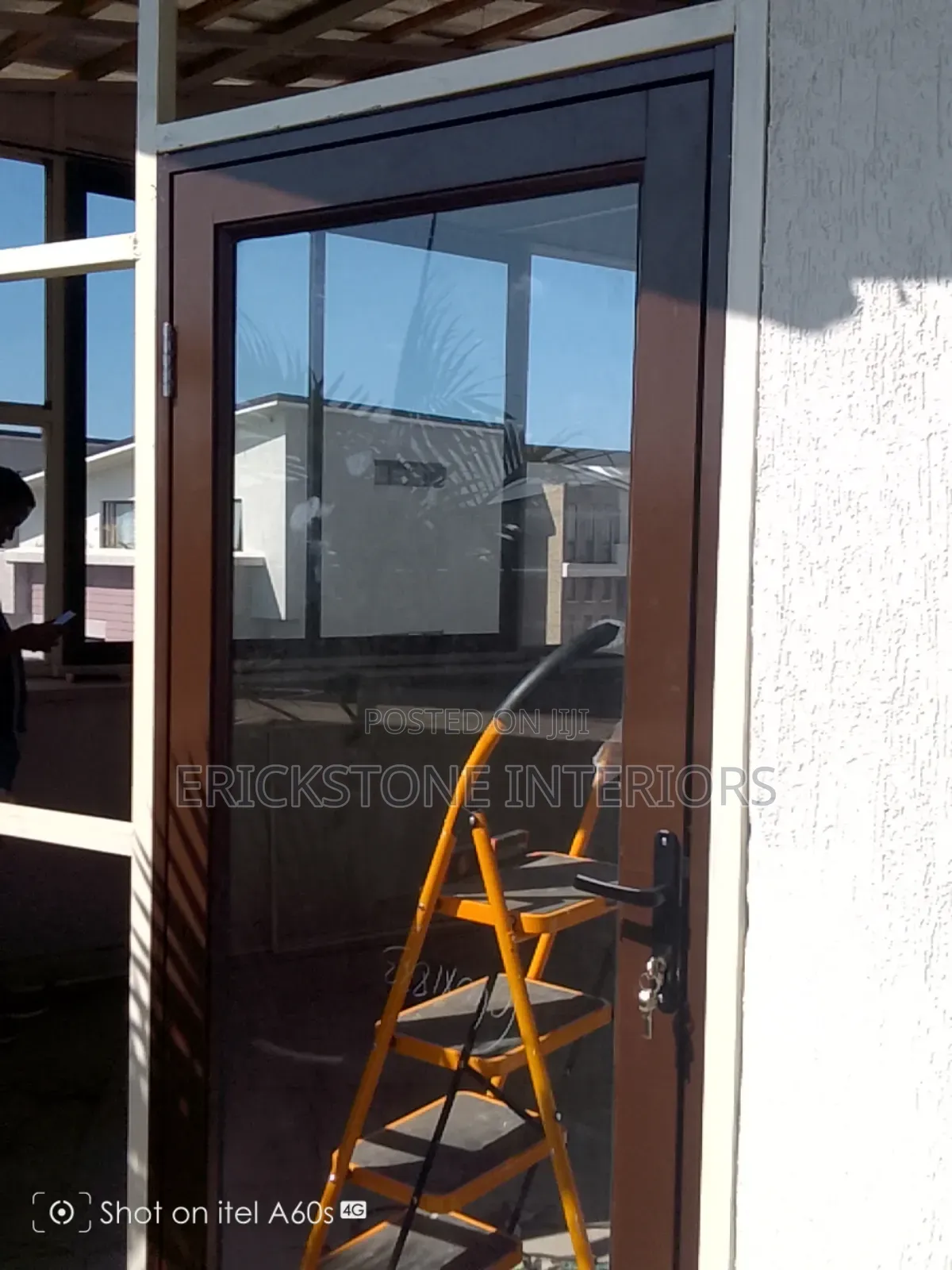 Aluminum Partition and Glass Fitting