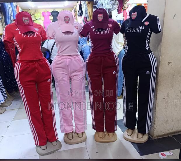 Arsenal Ladies Tracksuit With Cap. - thumbnail 2
