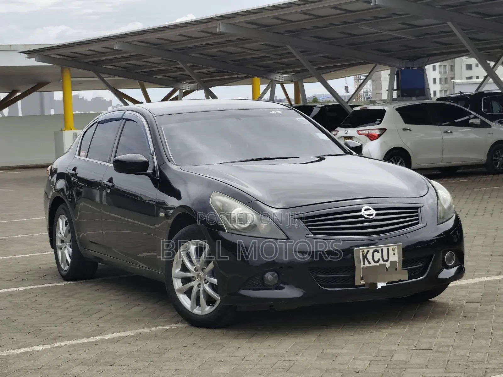 Nissan Skyline 2012 Black